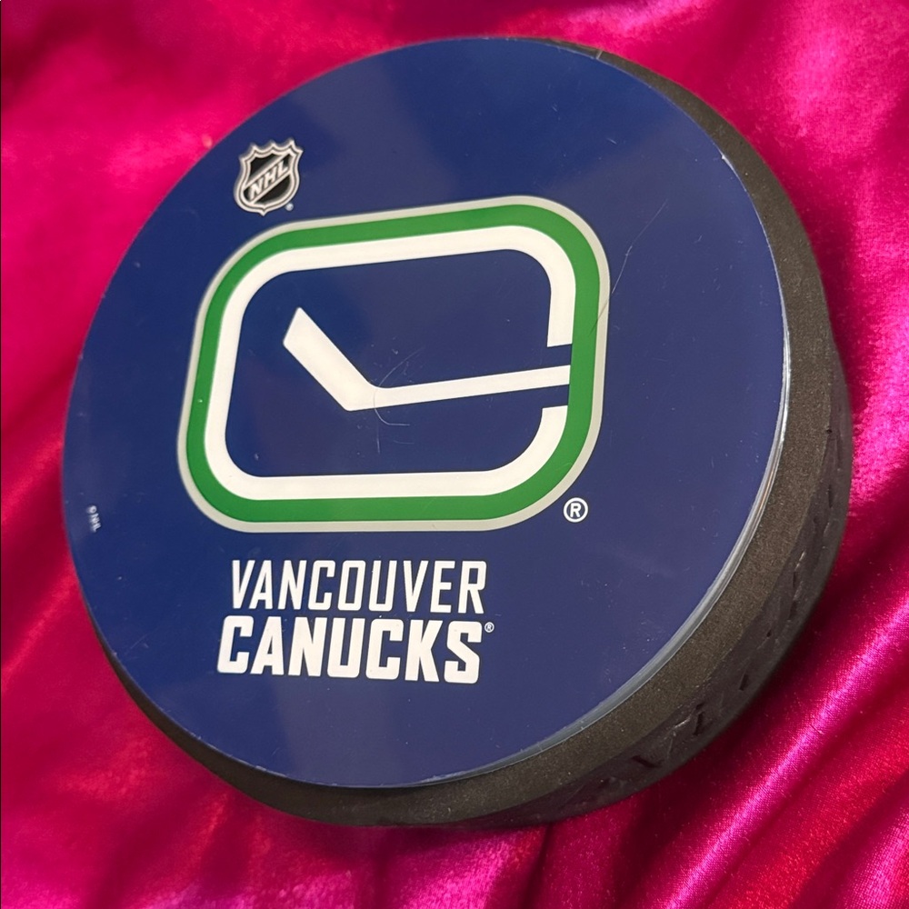 Vancouver Canucks Hockey Air Puck - Blue with Red/Green lights Logo. Moves